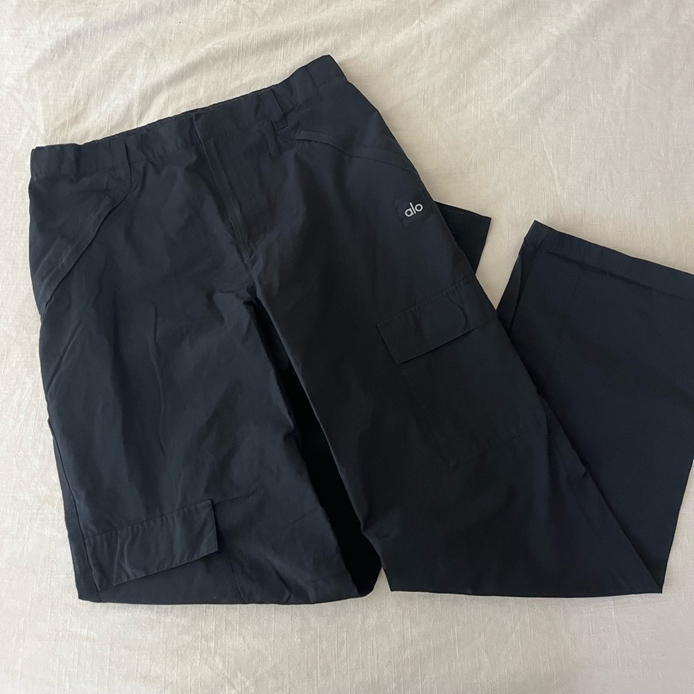 Alo Yoga Women’s Cargo Pants- Medium